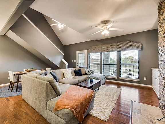 4th image of 27100 Meadowmore Ct #302