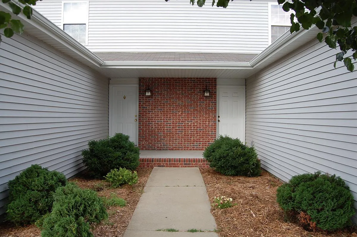 3 bed, 2.5 bath, 1400 sqft, $1,700 — Photo 1