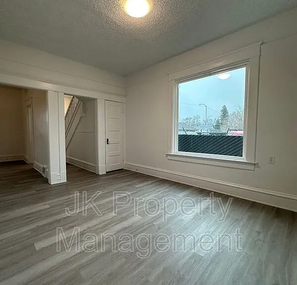 604 2nd Ave S — Photo 4