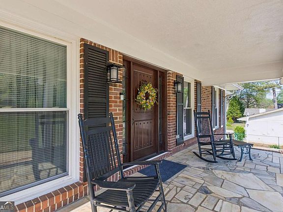 5th image of 2410 Henderson Rd