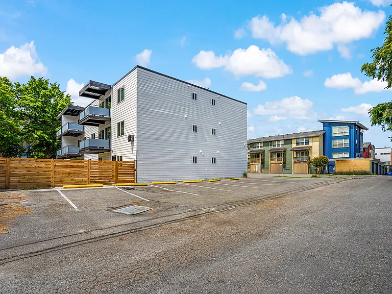 1725 SW Barton St #201 — Photo 12