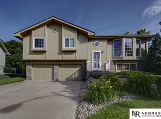 15025 Chalco Pointe Cir, Omaha, NE 68138