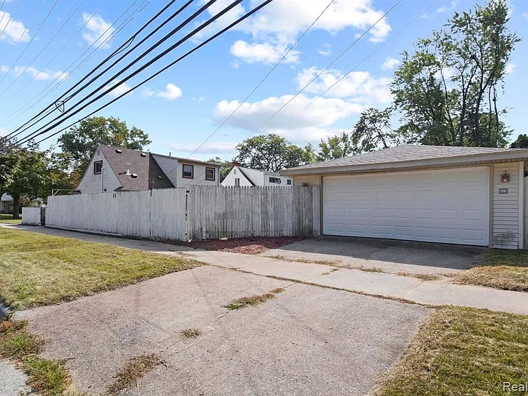 7331 Drexel St — Photo 7