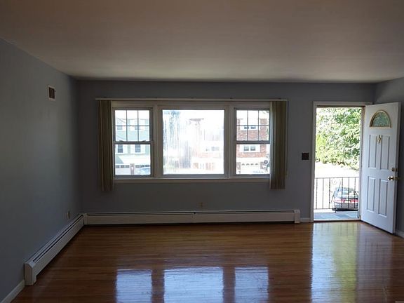 4th image of 410 Mayer Ct Floor 1