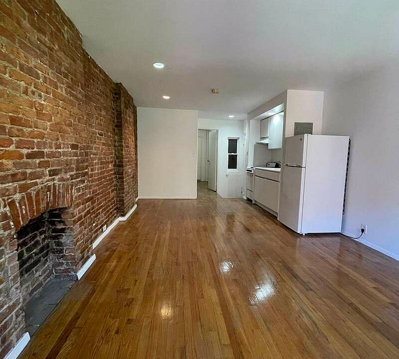 2nd image of 212 E 88th St APT 3B