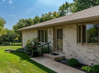 913 High Point Dr, Rockton, IL 61072