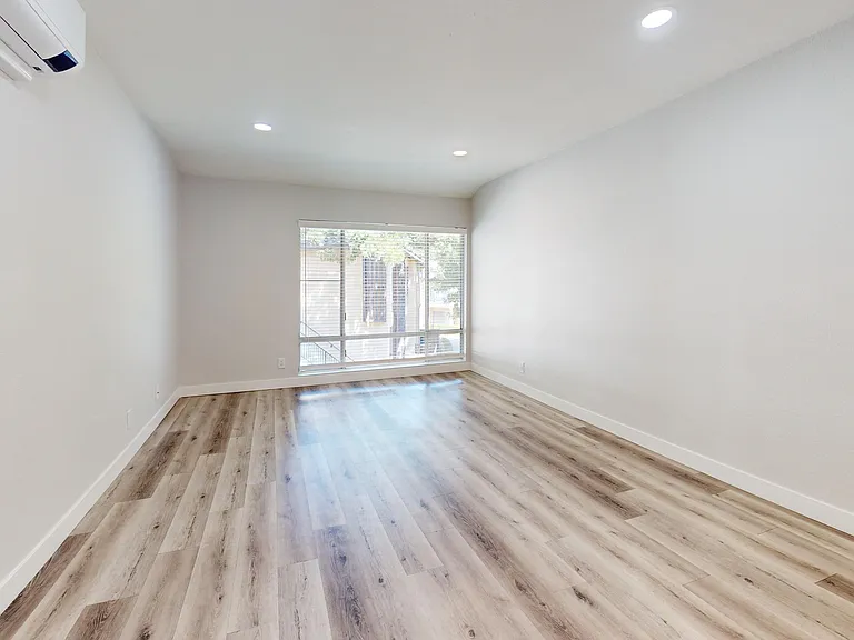 Charter Oaks Apartments — Photo 13