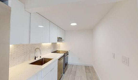 3rd image of 2520 College Ave #308