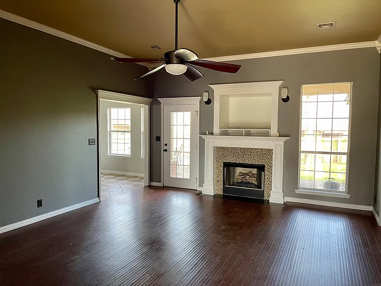 25605 Briar Dr — Photo 3