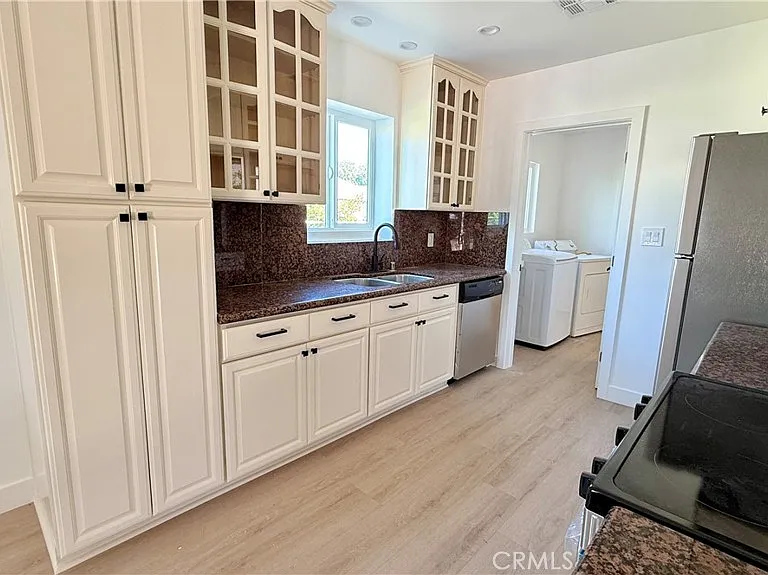 17438 Horace St — Photo 3