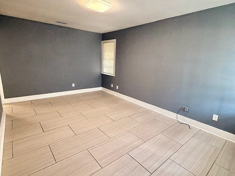 2423 Stonewall St — Photo 3