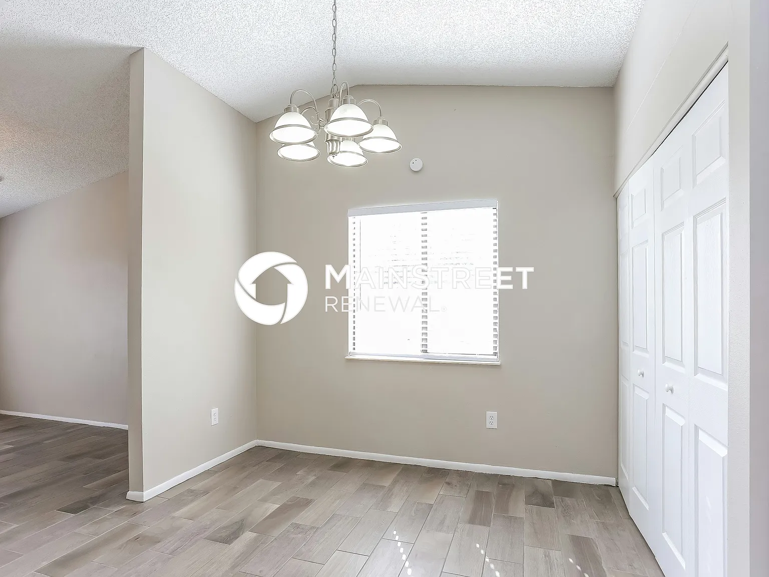 1209 Hawley Ct — Photo 3