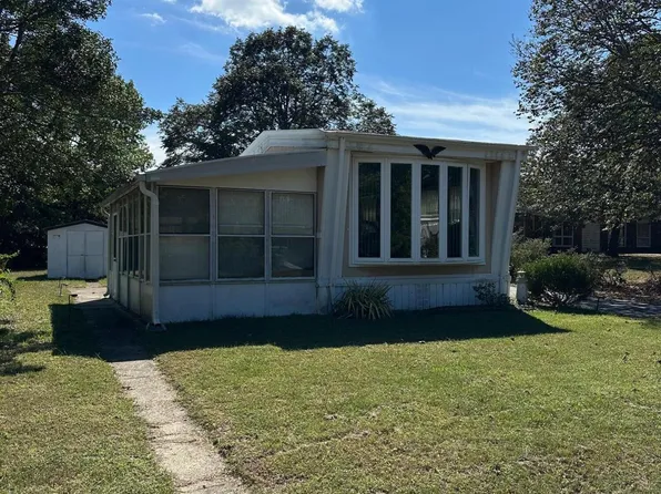 15 Wistoria Drive, Jackson, NJ 08527