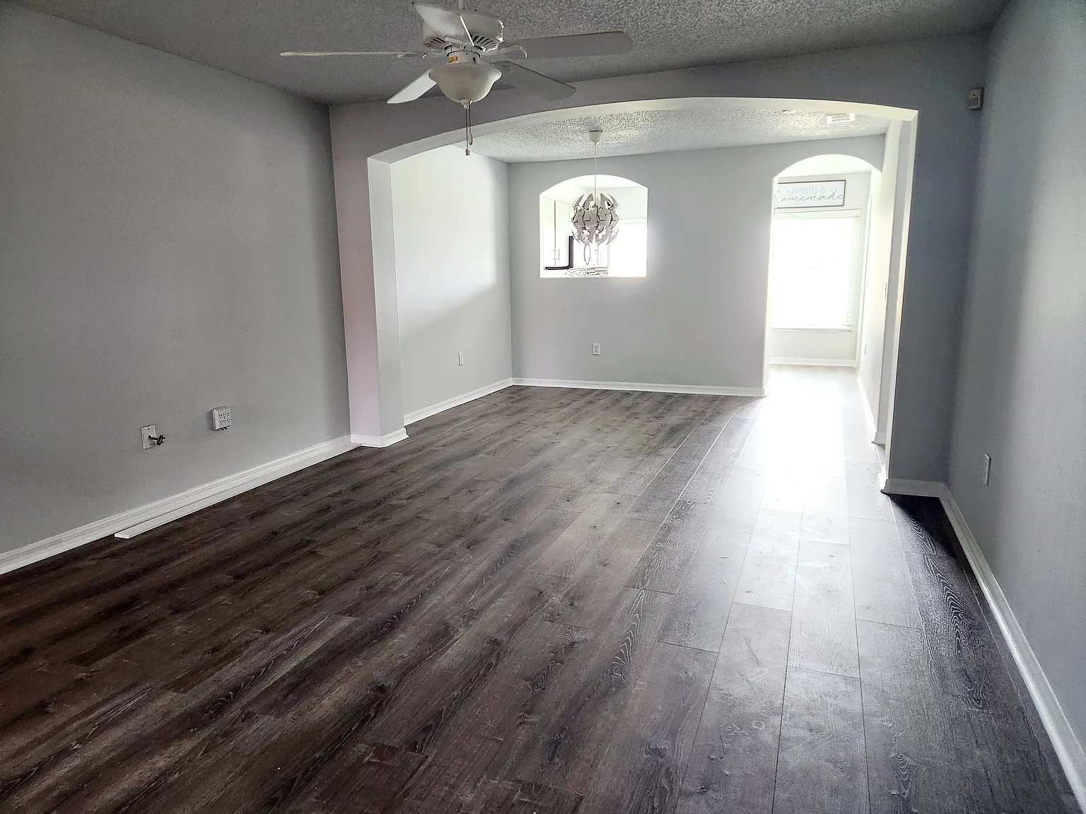3 bed, 1136 sqft, $2,000 — Photo 4