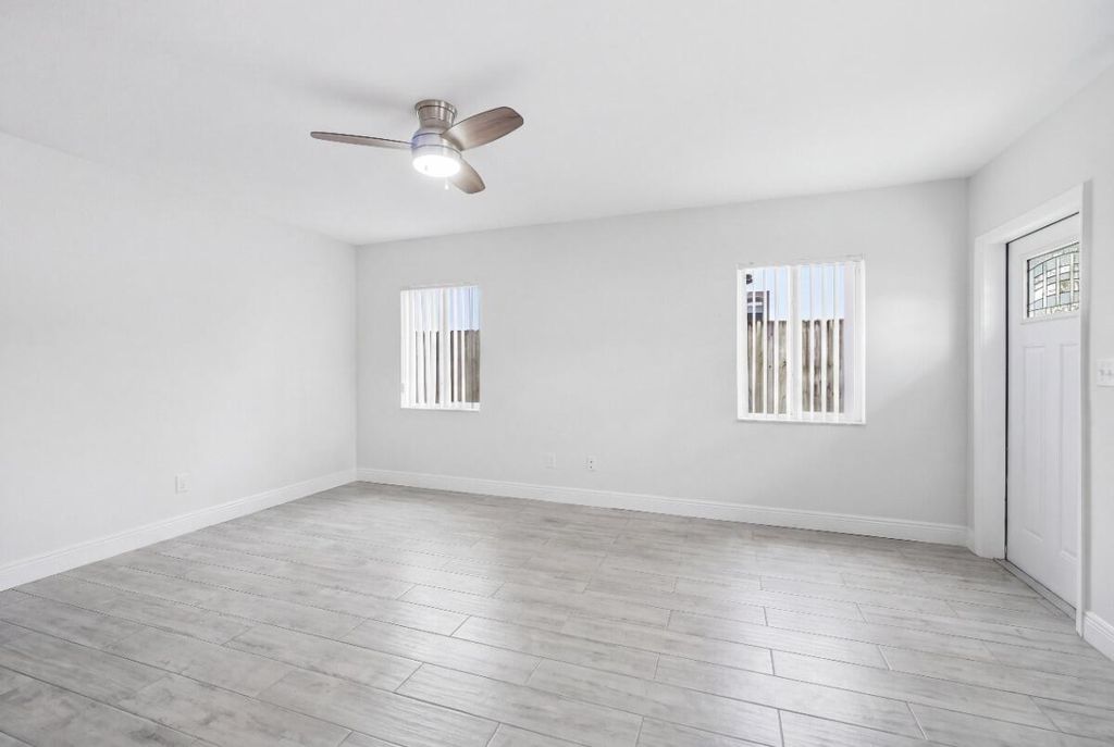 712 NE 10th Avenue, photo 8