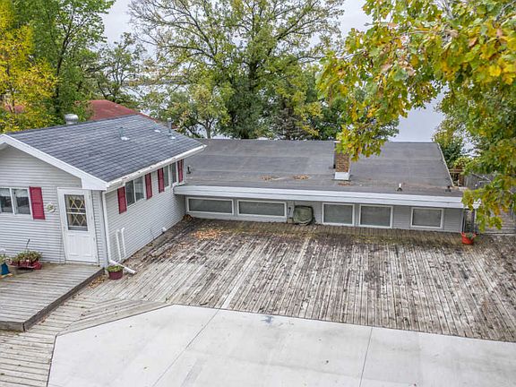 2nd image of 907 N Shore Dr