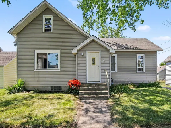 276 3rd St, Eastlake, MI 49626