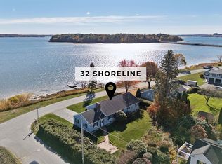 32 Shoreline Dr, Falmouth, ME 04105