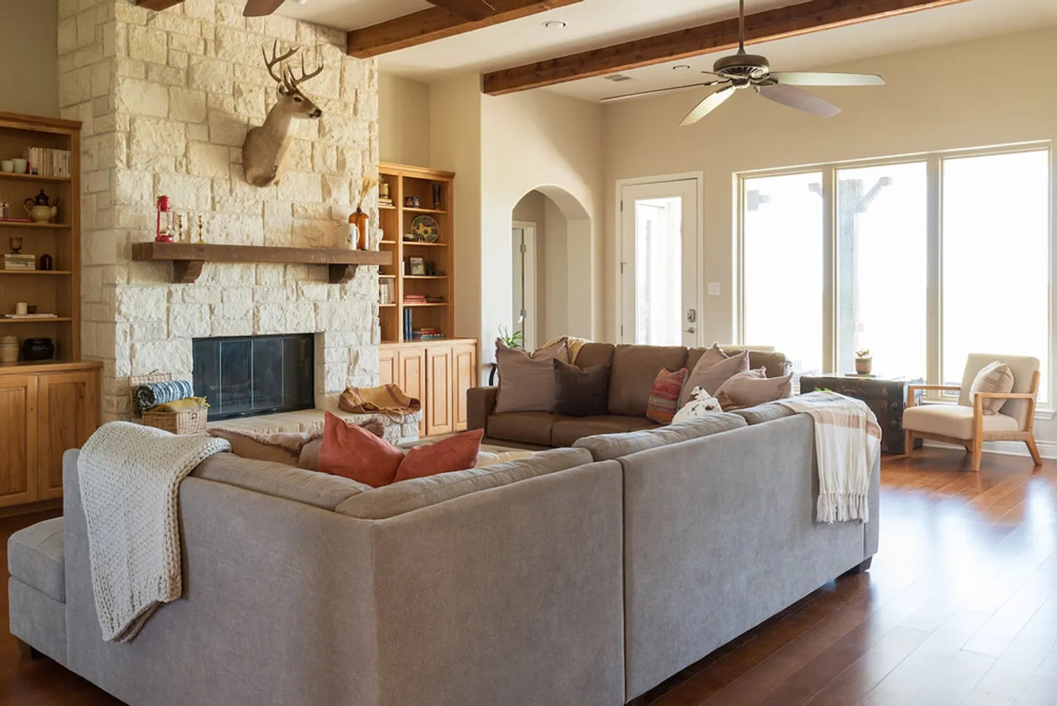 4 bed, 3.0 bath, 3390 sqft, $8,959 — Photo 1