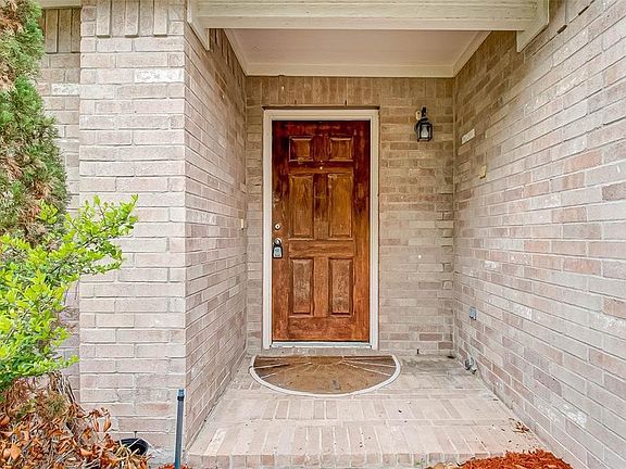 2nd image of 2327 Crossmill Ln