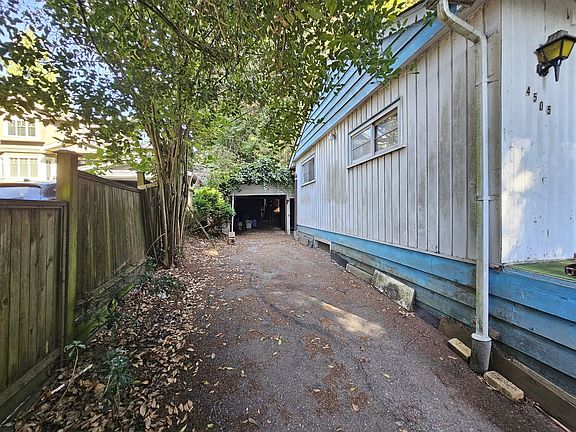 3rd image of 4505 Marine Dr