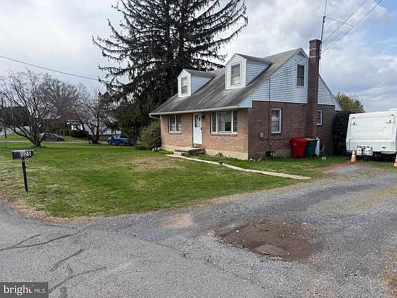 3rd image of 525 Mohns Hill Rd