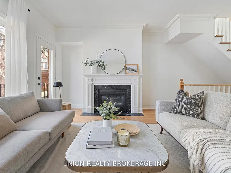 59D Woodbine Ave — Photo 15