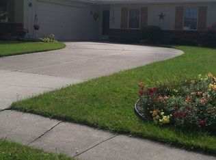 1102 Zimmerman Dr, Auburn, IN 46706