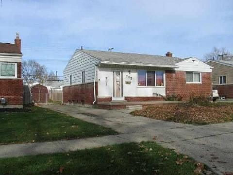 1st image of 765 E Farnum Ave
