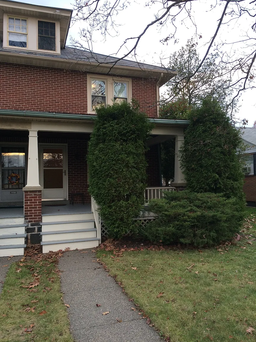 911 Columbia Ave photo 1