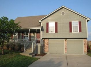 517 Montana Ridge Dr, Grain Valley, MO 64029