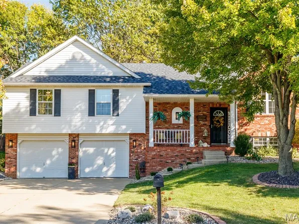 2704 Stone Valley Dr, Maryville, IL 62062