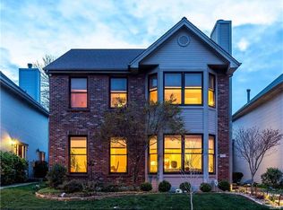 959 Barnard College Ln, Saint Louis, MO 63130