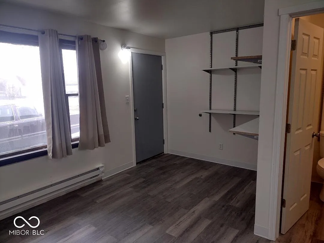 1 bed, 1.0 bath, 400 sqft, $800 — Photo 2