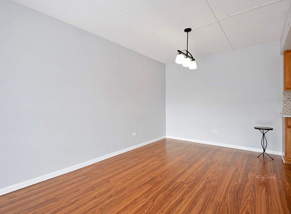 5th image of 502 Redondo Dr APT 410