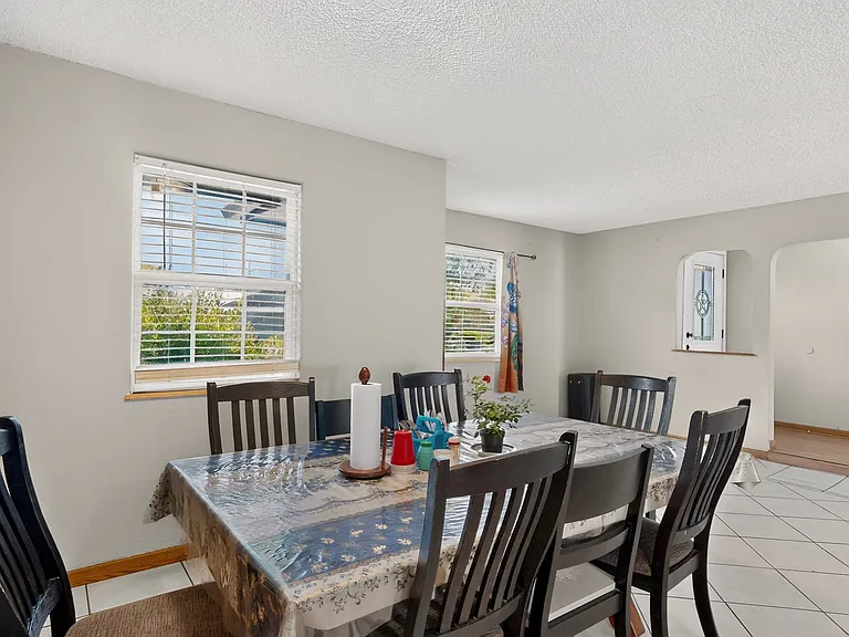 1514 Douglas Dr — Photo 15