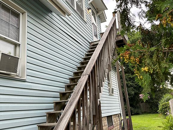 2nd image of 905 Haines Ave #A