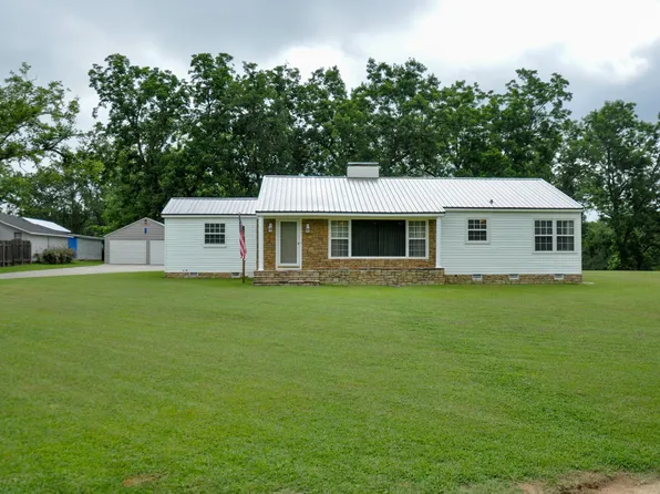 211 Slaughter Ave, Camp Hill, AL 36850