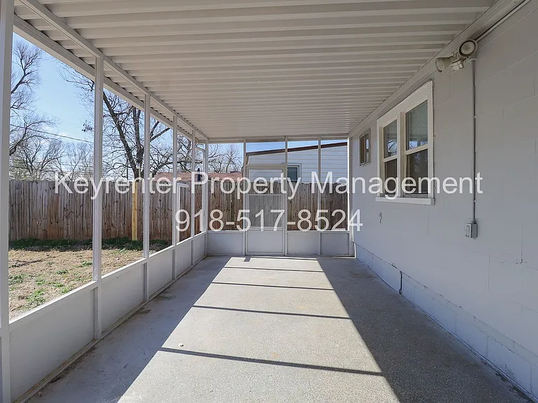 5330 W 2nd St — Photo 23