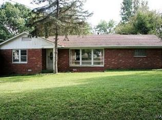 604 W Schuetz St, Lebanon, IL 62254