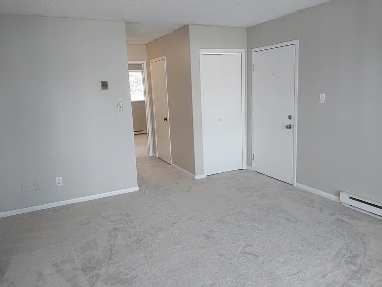 107 S John St #4 — Photo 2