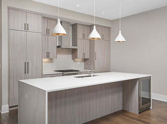 3rd image of 2474 N Lincoln Ave #5N