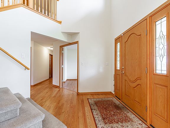 4th image of 227 Foxfire Pl