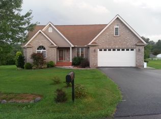 25 Pocono Dr, Horse Shoe, NC 28742