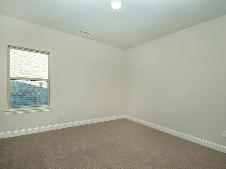 2223 Clairmount Dr — Photo 5