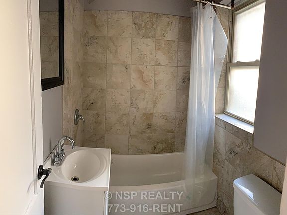 3rd image of 4029 W Melrose St Studio 1