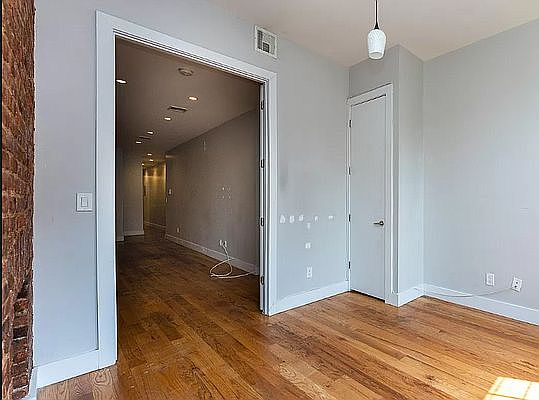 3rd image of 69 Jefferson Ave APT 3