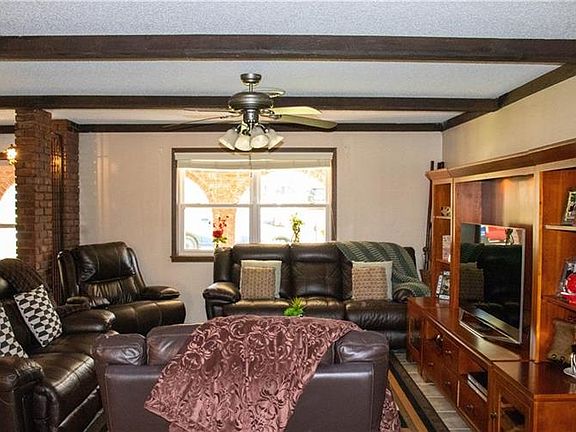 5th image of 1519 W Gum St