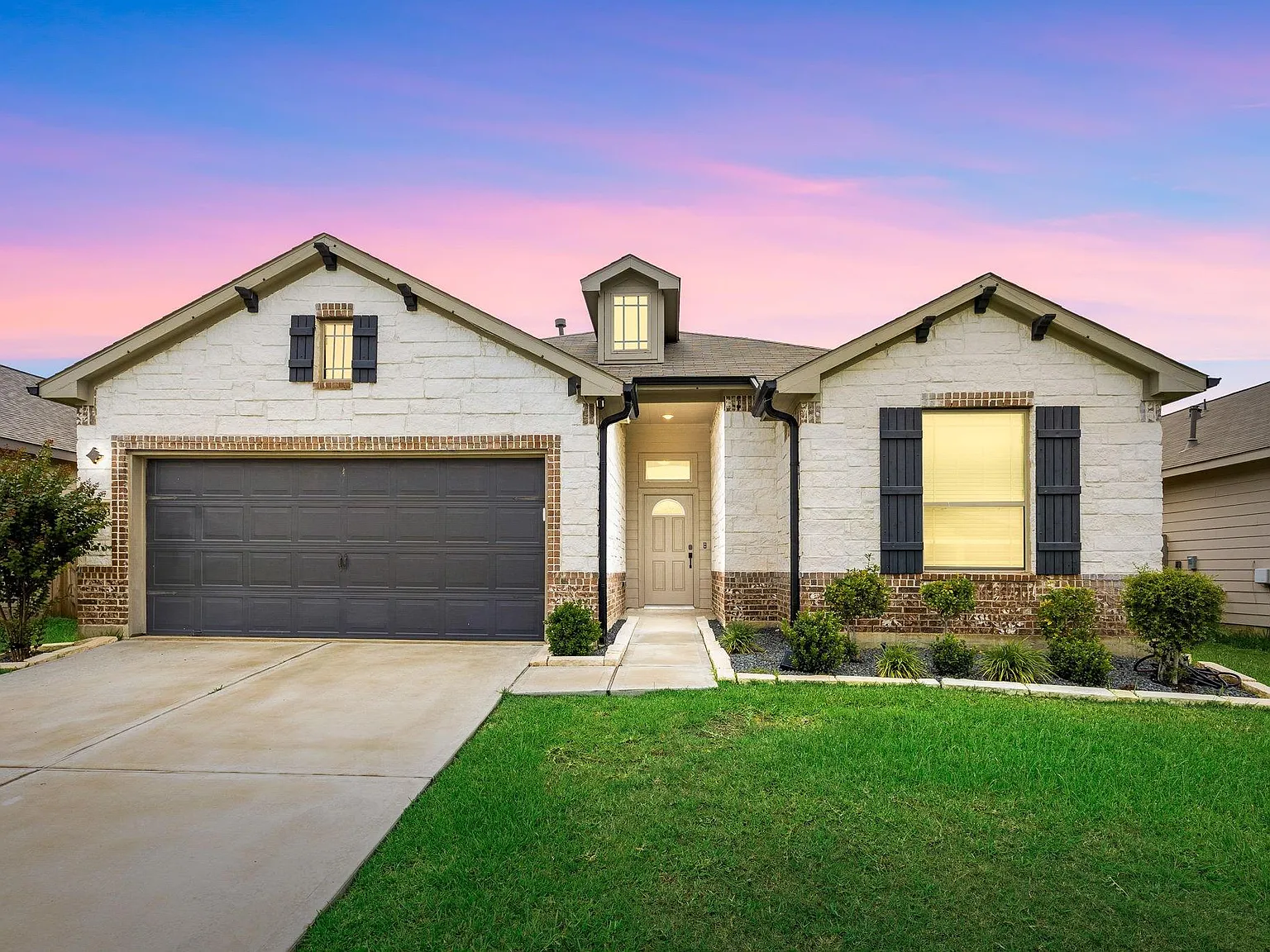 3 bed, 2.0 bath, 2022 sqft, $2,650 — Photo 3