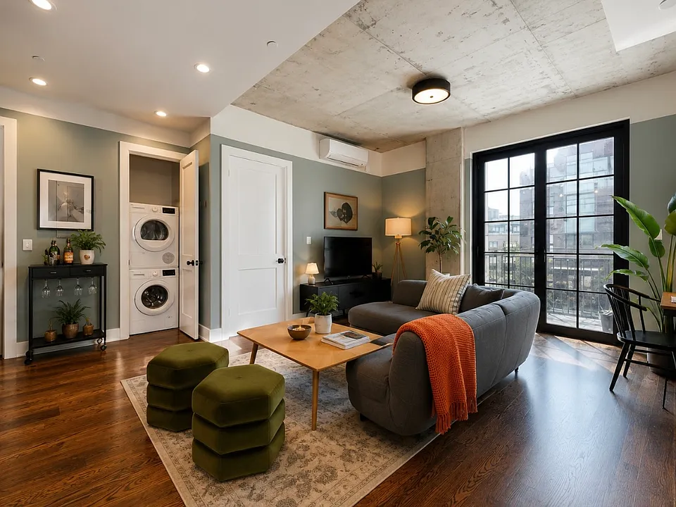 187 Kent Ave #702